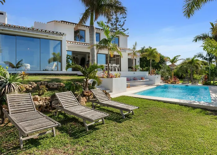 Bed & Breakfast In Villa Eden Palm Benalmádena