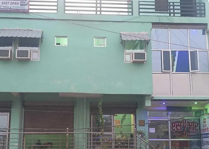 Hotel O Sr Guest House Lucknow