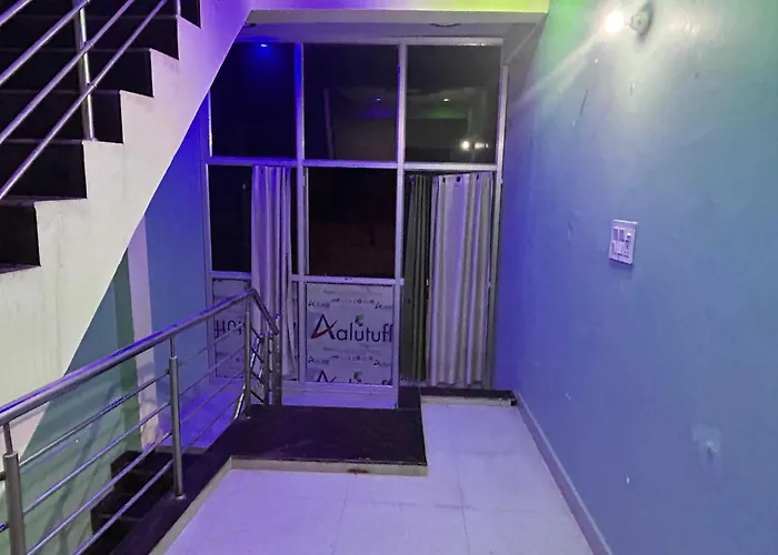 Hotel O Sr Guest House Lucknow