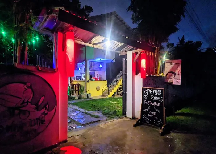 Surfing Life Hotel Ahangama