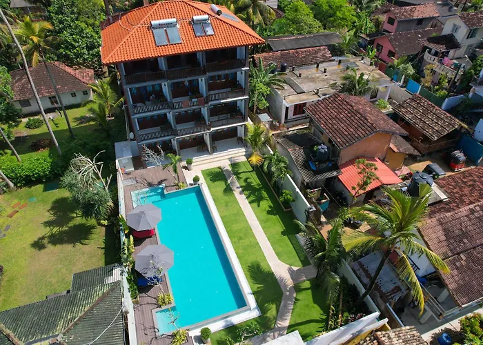 The Green Rooms Surf & Yoga Camp - On The Beach - Prime Location Renovated 2024 Weligama