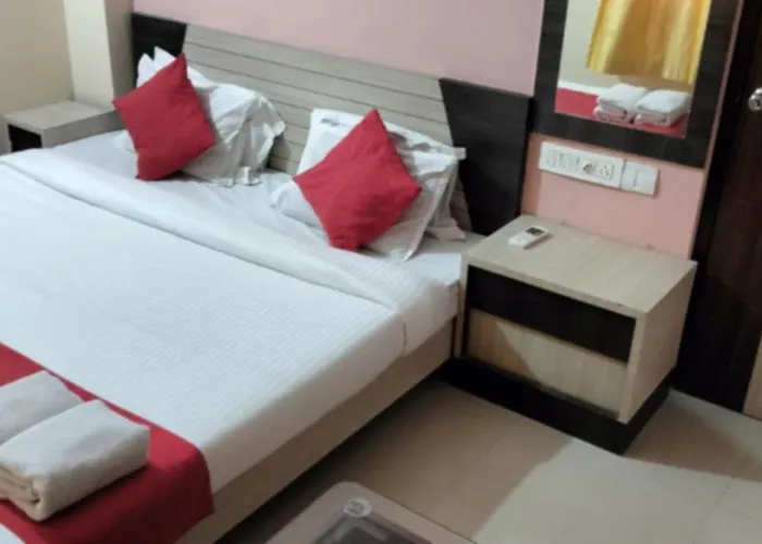 Golden Beach Inn Puri Near Sea Beach - Family Comfortable Stay With Parking Facilities