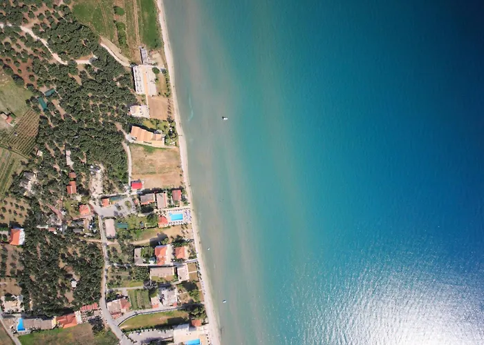 Paradise Elegant Beach Apartments, By Zantewize Alykes 