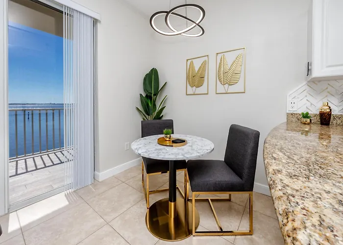 Elegant Waterfront Place For Two/Boca Ciega Resort St. Petersburg