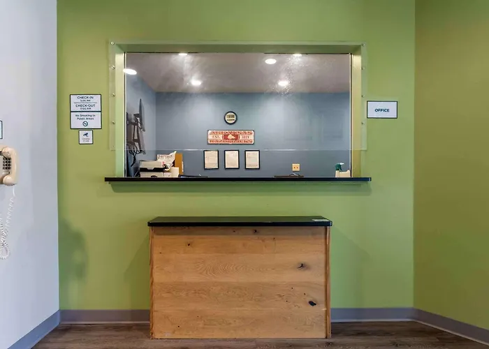 Woodspring Suites Fayetteville I-49