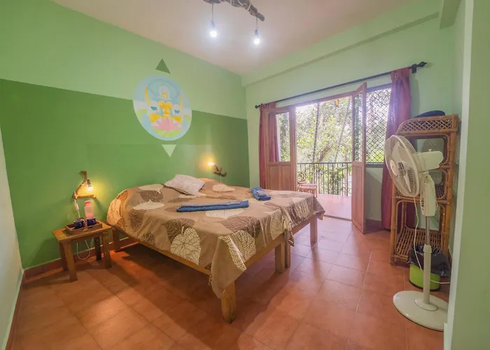 Chrissie'S Hotel Thekkady