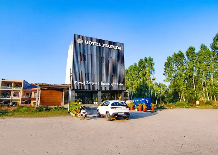 Hotel Florida -Manali Highway & 9 Mins Drive From Chandigarh University Kharar