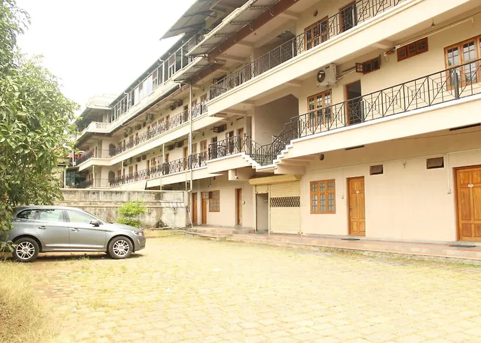 Noor Plaza Hotel Angamali