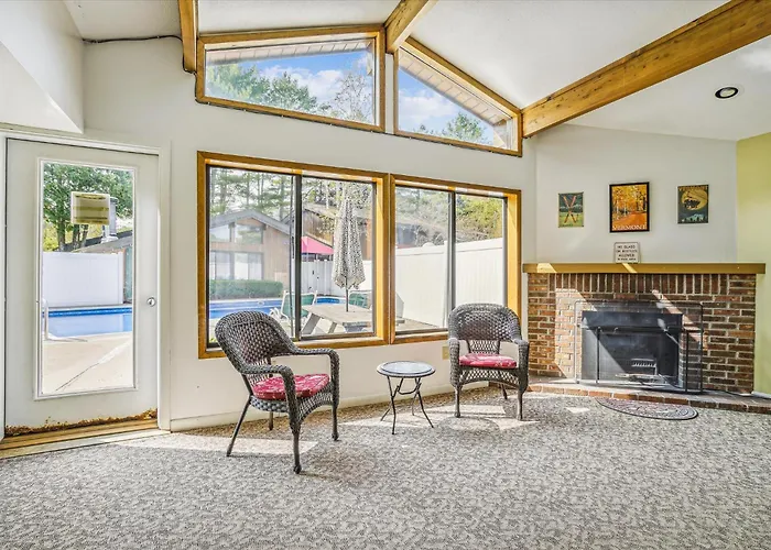 Cedarbrook Queen Suite 203 Killington