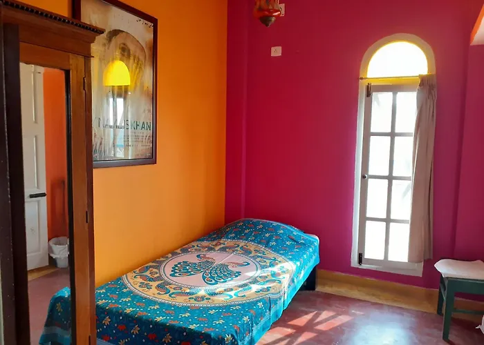 Holi-Wood Guesthouse Pondicherry