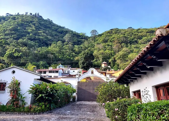 Hotel Y Jardines Casa Buho Antigua