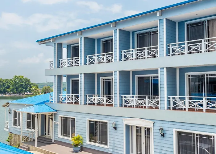 Hotel Casona del Lago Flores