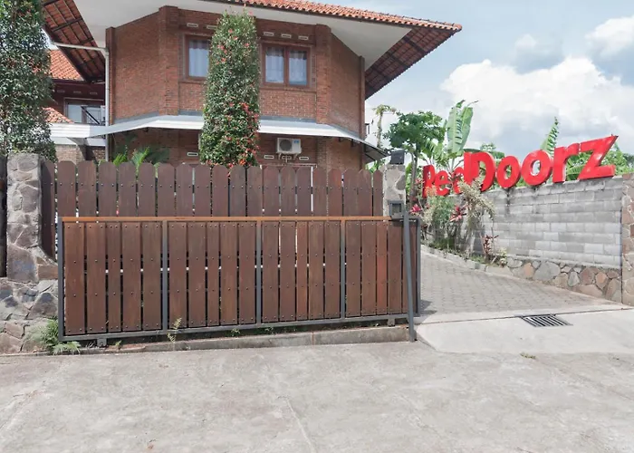 Reddoorz Plus Near Dago Pakar Bandung