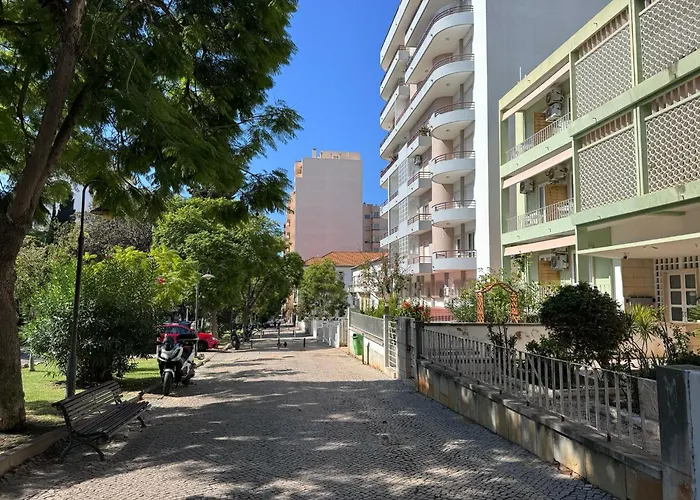 Greenth Avenue Faro