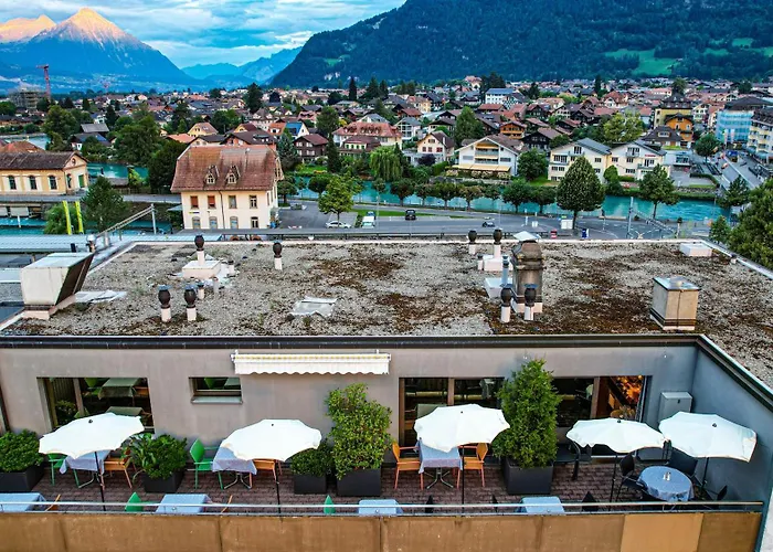 Hotel Merkur - West Station Entrelagos