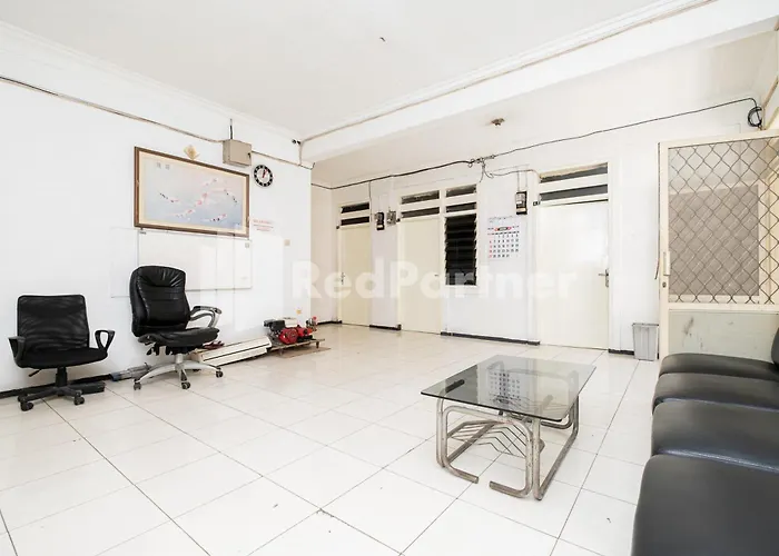 OYO 143 Dukuh Kupang Residence Surabaya