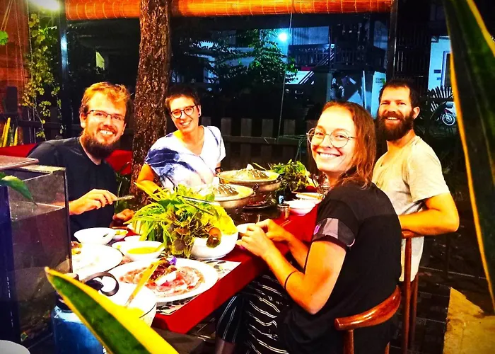 Dee-Dee'S Guest House, Bed And Breakfast Pakse