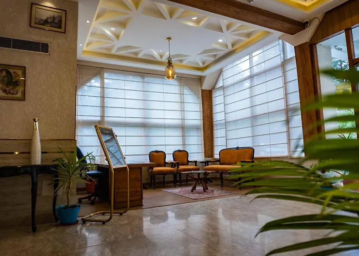 Hotel Snowcrests Manor Manali 