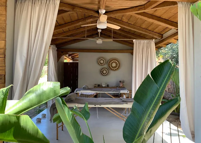Crystal Waters Hotel Nikiana