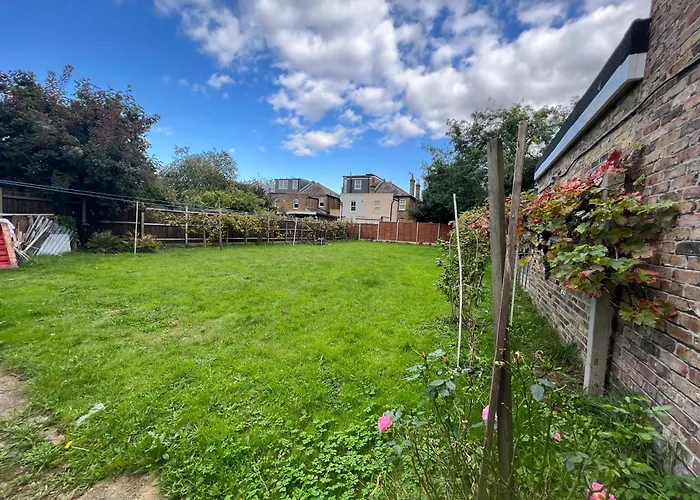 Aron Guest House Ealing