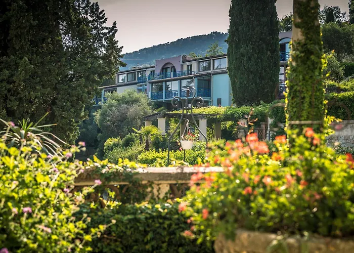 Aec Village Vacances - Les Cèdres Grasse