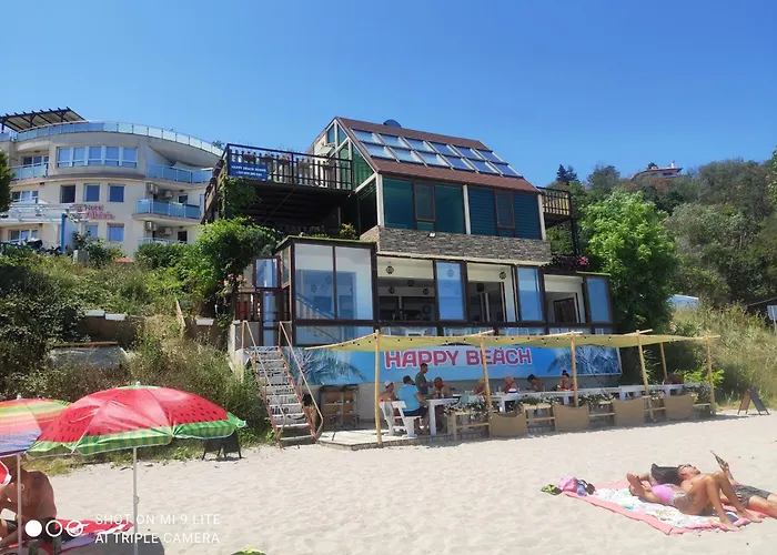 Hemingway Rooms In Happy Beach Warna