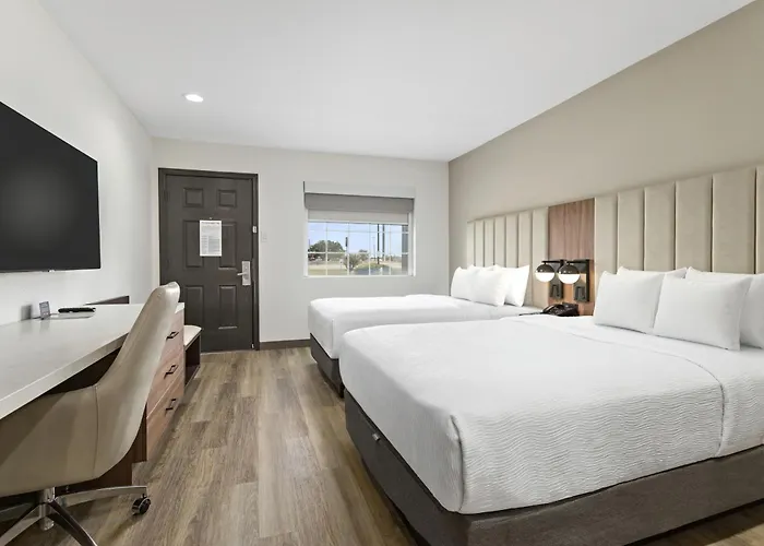 Baymont By Wyndham Beaumont Hotel