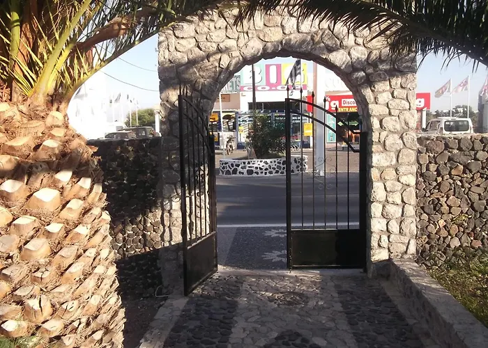 Petra Nera Hotel Perissa 