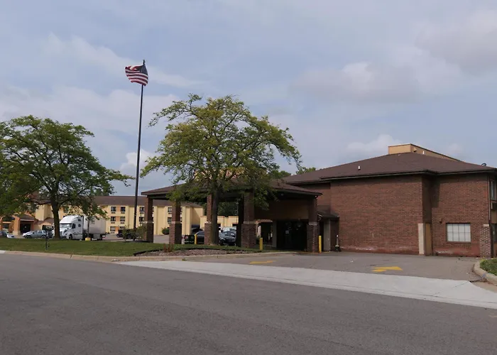 Baymont By Wyndham Flint Airport North Hotel
