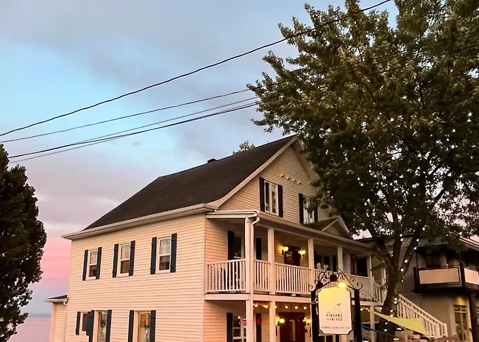 Les Pinsons Des Rives Bed & Breakfast La Malbaie