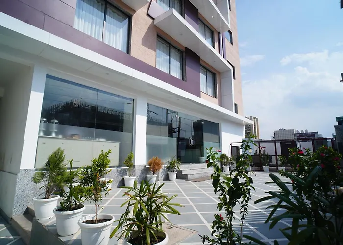 Rr Galaxy Hotel Gurgaon