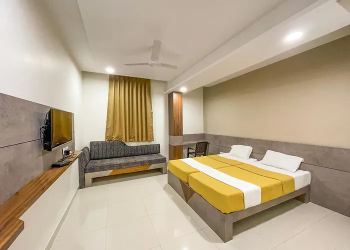 Stayguru Hari Om Residency Bhuj