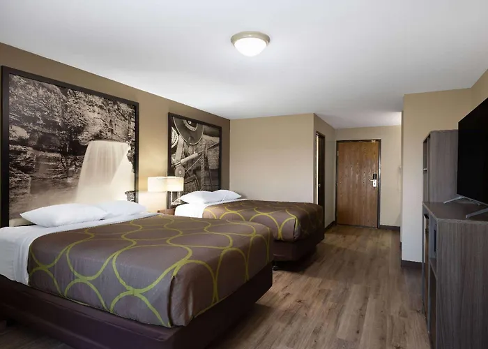 Super 8 By Wyndham Belgrade/Bozeman Airport Motel