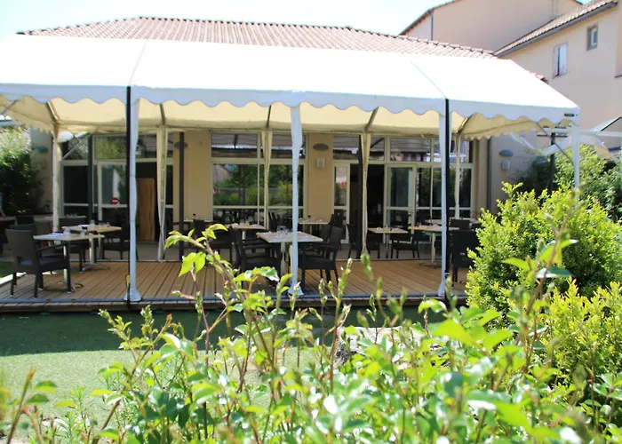 Hotel De La Poste La Cavalerie