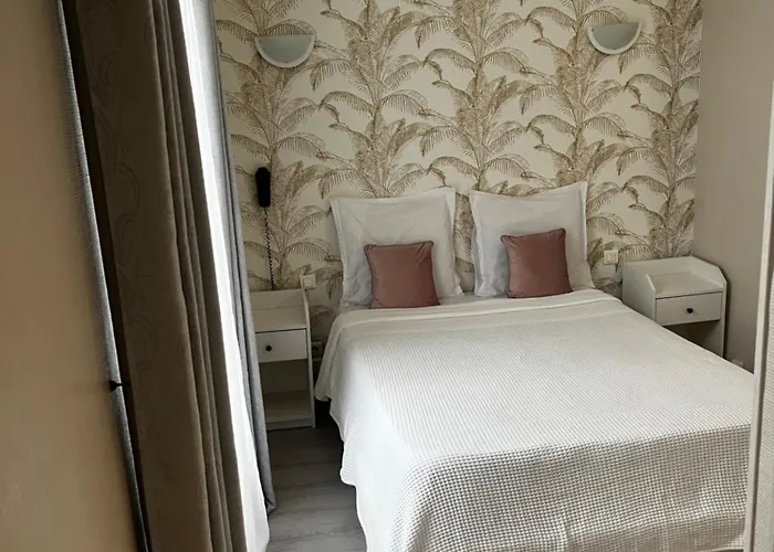 Hôtel Marie Louise Enghien-les-Bains