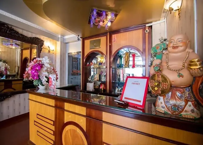 RedDoorz Tan Hoang Long Hotel Nguyen Van Cu TP. Hồ Chí Minh