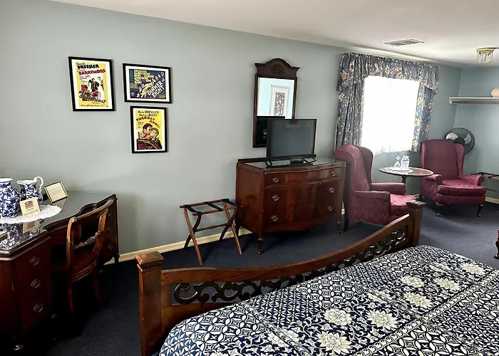 Montague Inn Bed & Breakfast Saginaw