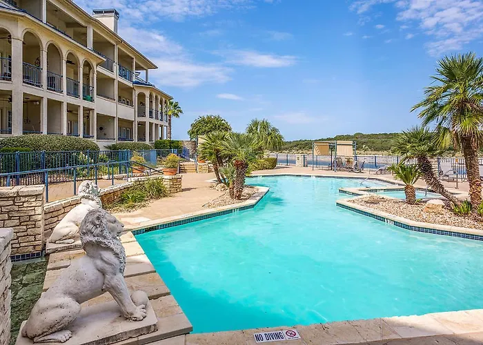 Lake Travis Stunning Waterfront, Sunset & Pool Views, Pet Friendly, Boat Ramp, Lago Vista, Texas
