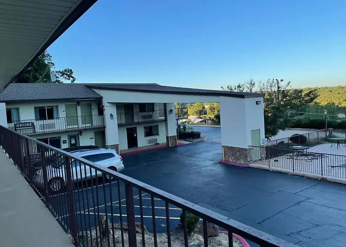 Quality Inn Clinton North