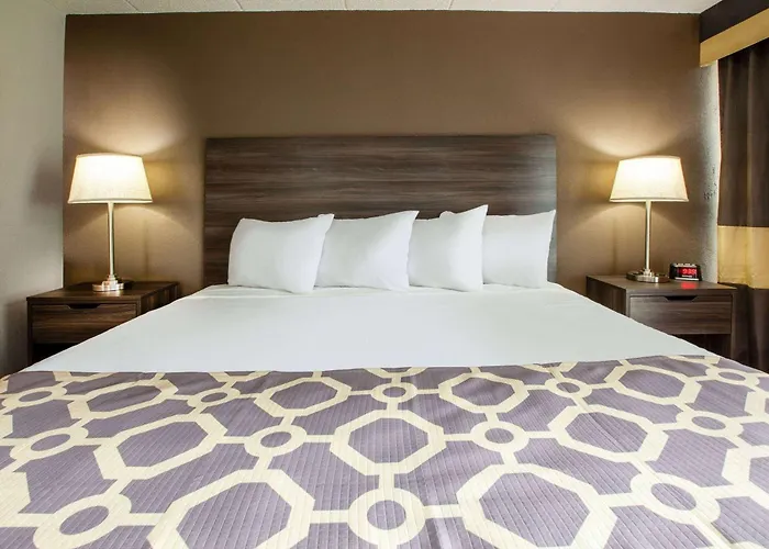 Baymont By Wyndham Northwood Motel