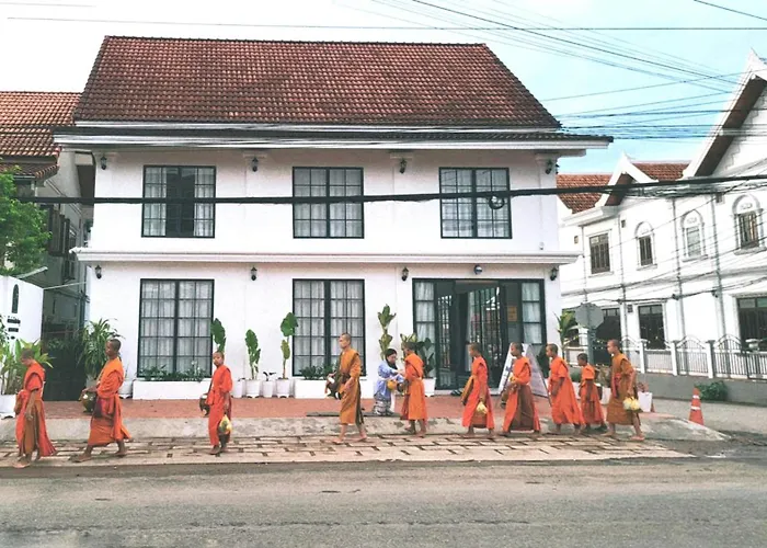 Midnight Blue Guesthouse หลวงพระบาง