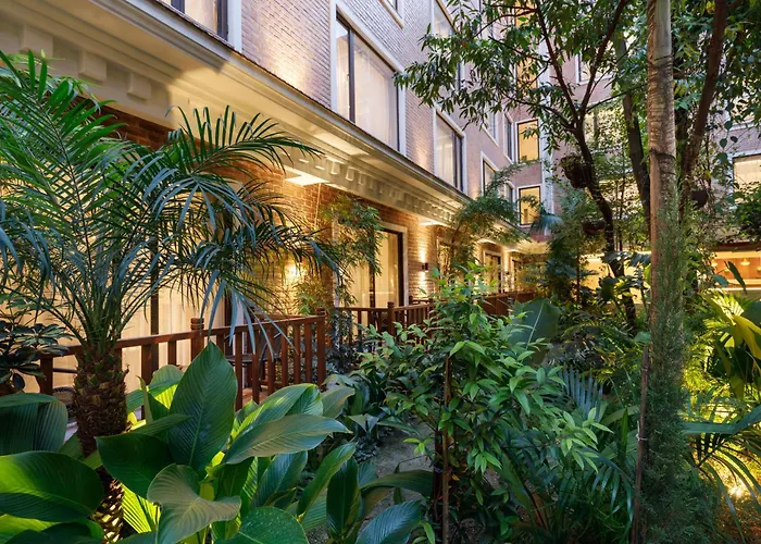 Hotel Thrive, A Tropical Courtyard Kathmandu