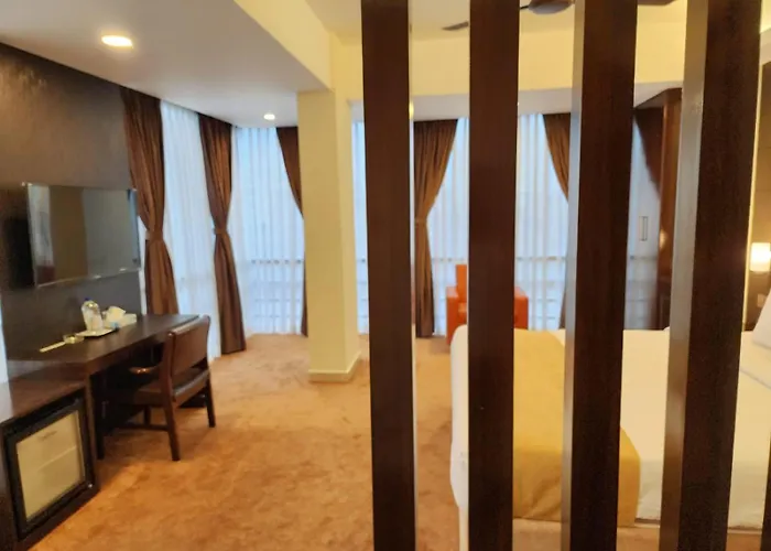 White Park Hotel & Suites Chittagong