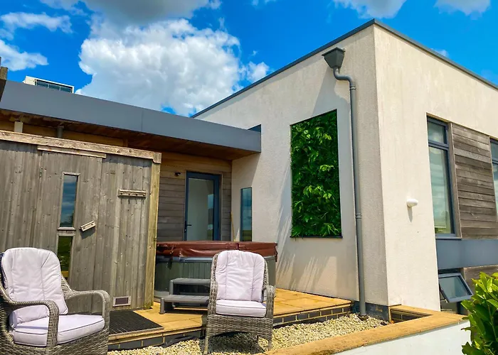 The Retreat, Sauna & Hot Tub, Charming & Cosy Gem Blandford Forum