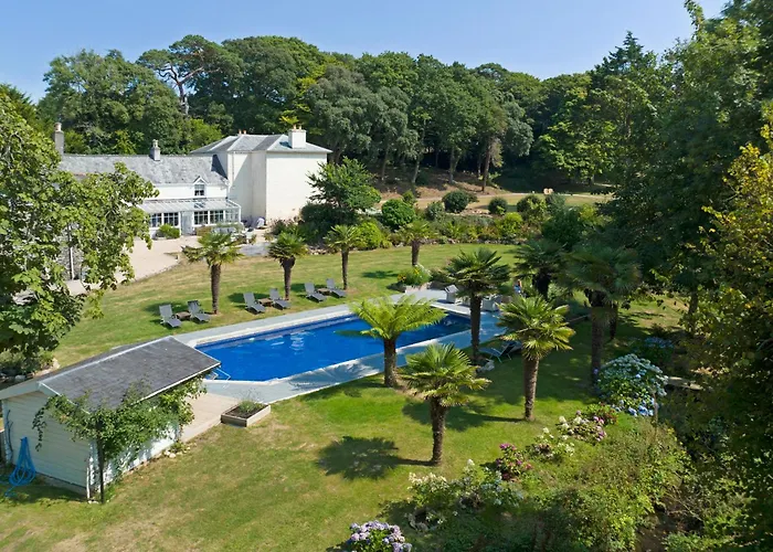 Red River Stables - Peaceful, Beautiful Grounds, Swimming Pool, Central Location For West Cornwall Camborne