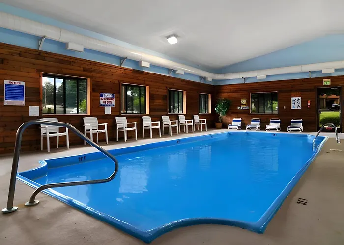 Super 8 By Wyndham Paris Hotel