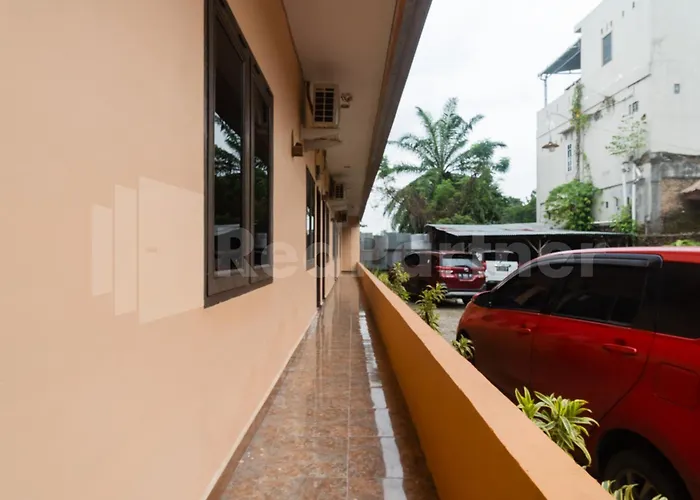 Teratai Guesthouse At Rs Adam Malik Medan Mitra Reddoorz