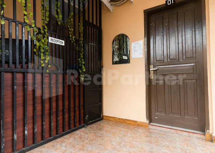 Teratai Guesthouse At Rs Adam Malik Medan Mitra Reddoorz