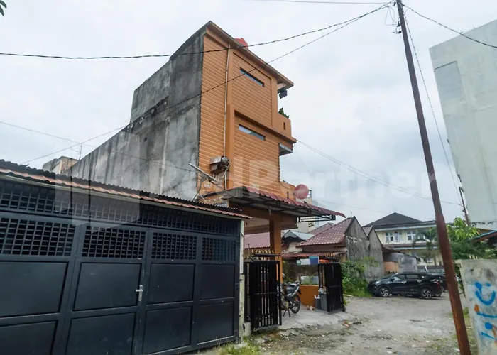Teratai Guesthouse At Rs Adam Malik Medan Mitra Reddoorz