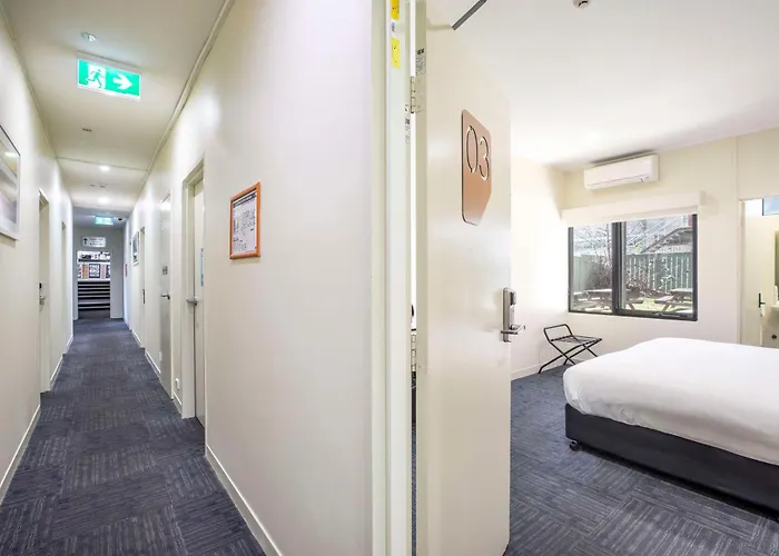 Nightcap At High Flyer Hotel Bankstown